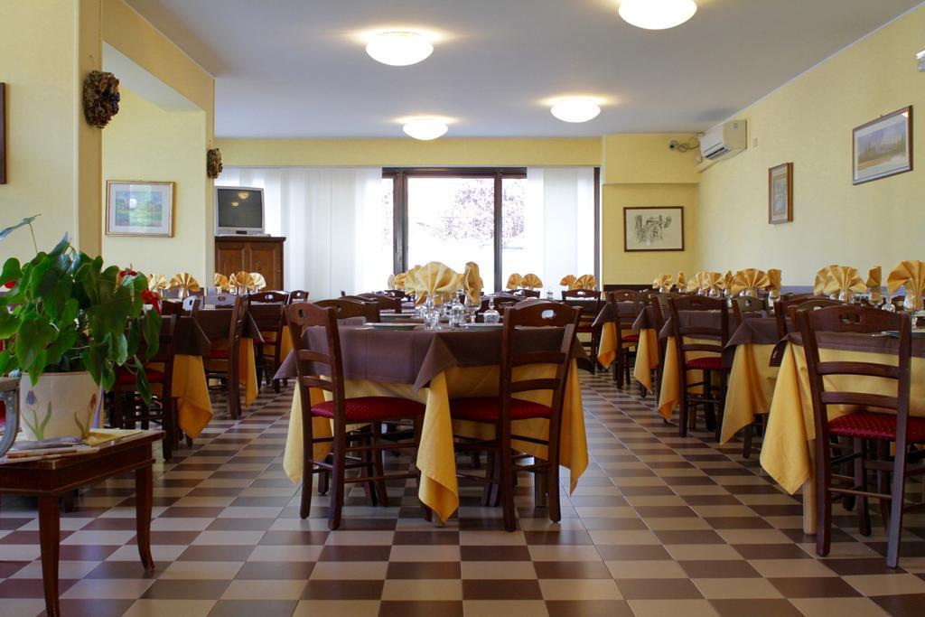 Hotel Certosa Чертоза-ди-Павия Экстерьер фото