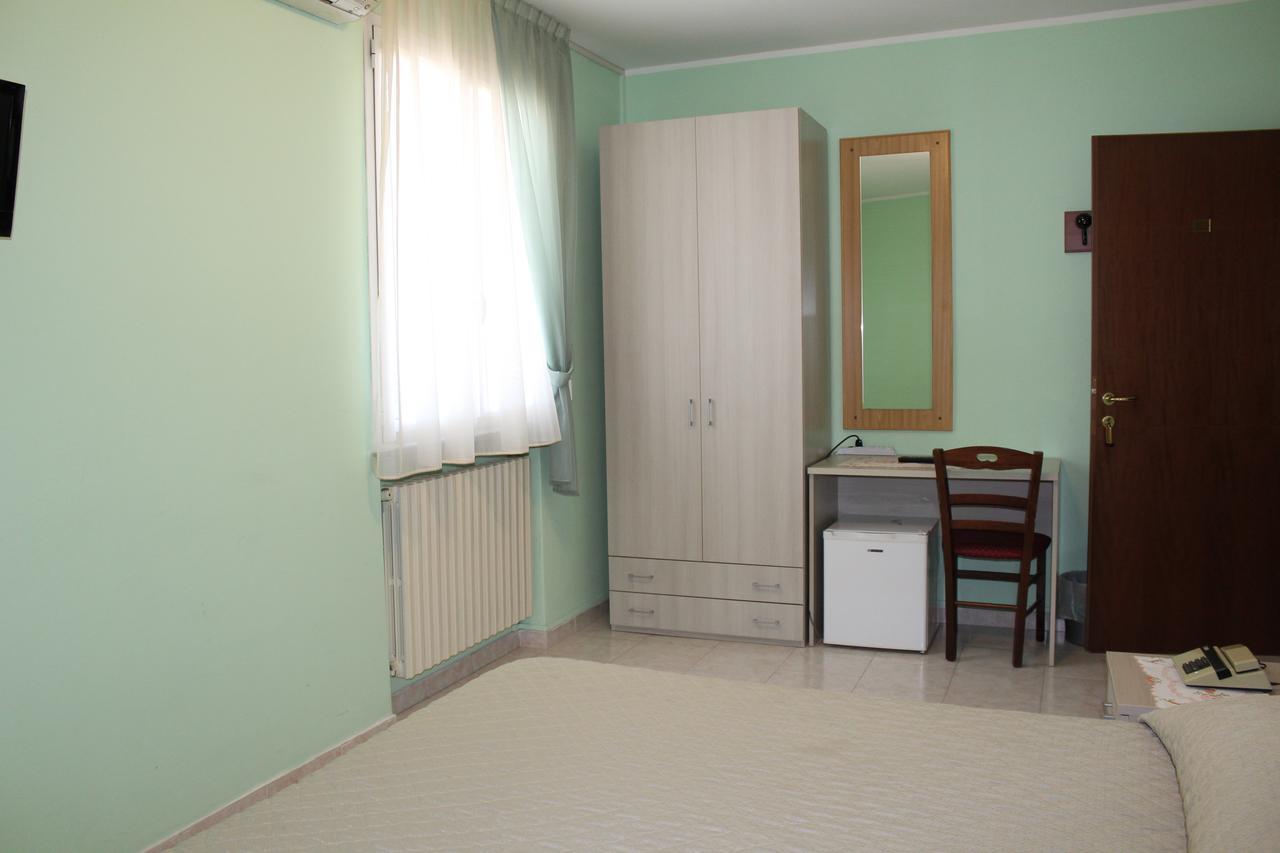 Hotel Certosa Чертоза-ди-Павия Экстерьер фото